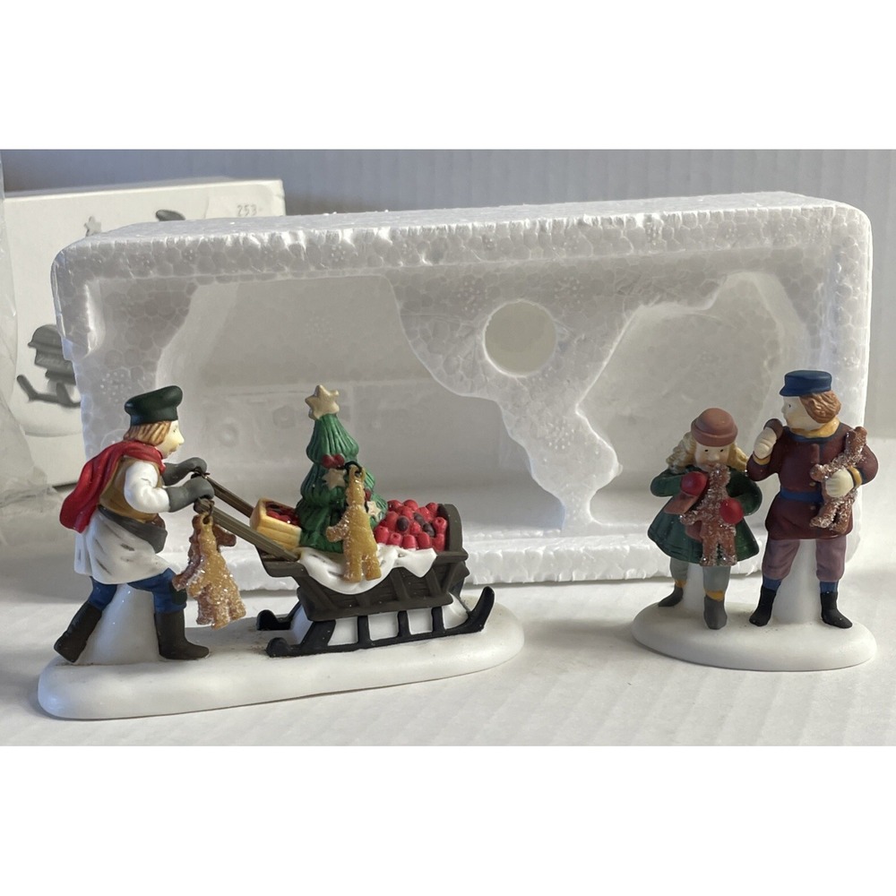 NIB DEPT 56 GINGERBREAD VENDOR HERITAGE DICKENS SNOW VILLAGE 58402 CHRISTMAS
